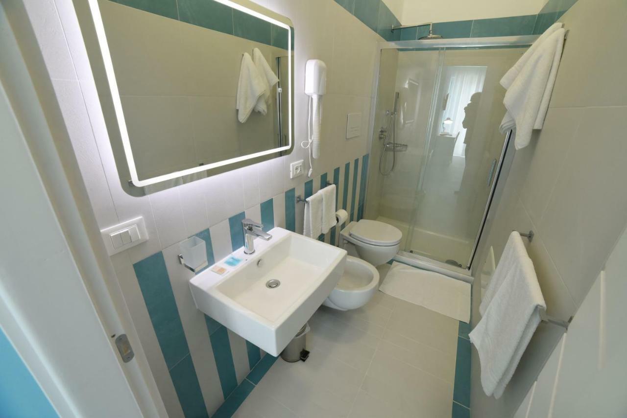 Latino Rent Room B&B Vista Mare Порто-Чезарео Экстерьер фото