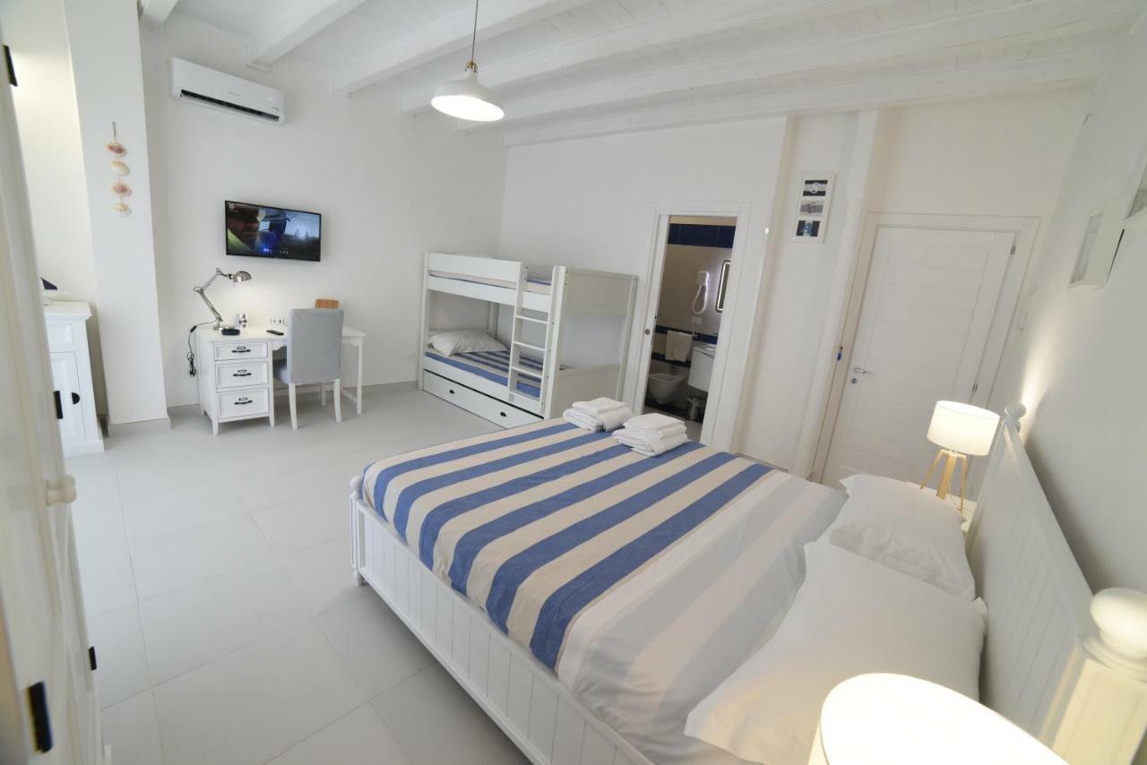 Latino Rent Room B&B Vista Mare Порто-Чезарео Экстерьер фото