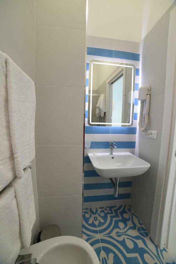 Latino Rent Room B&B Vista Mare Порто-Чезарео Экстерьер фото