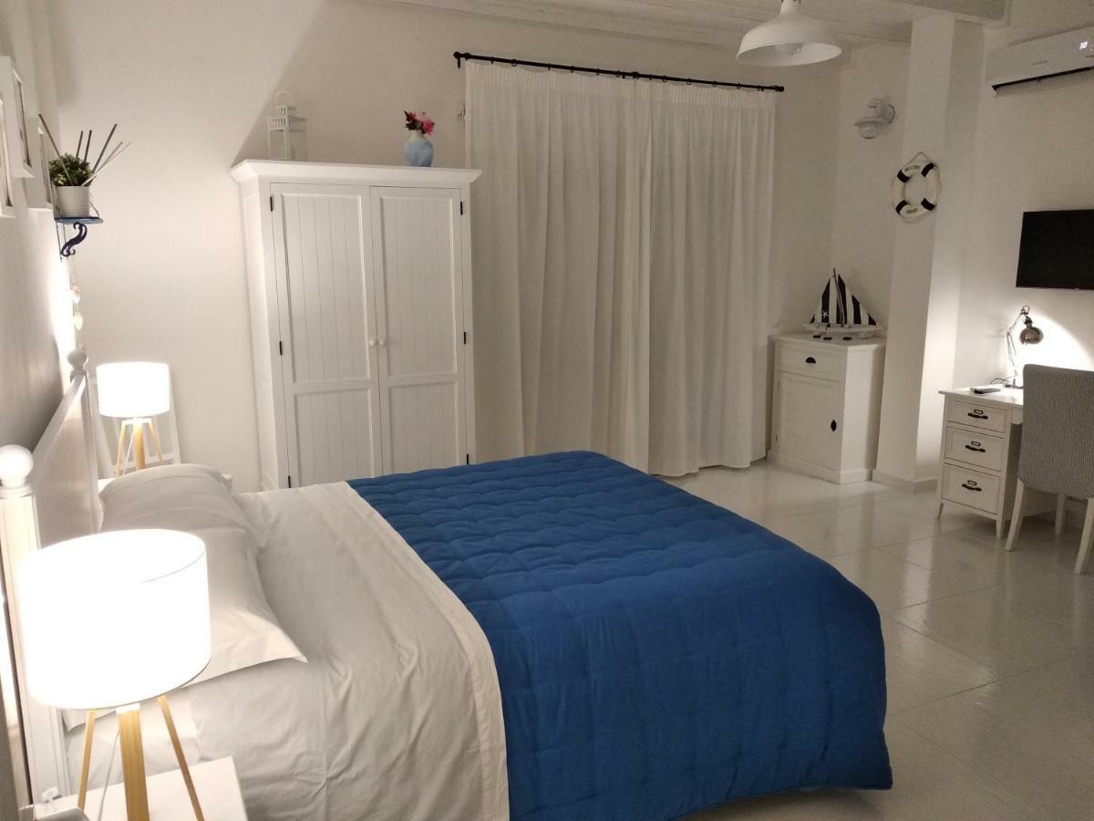 Latino Rent Room B&B Vista Mare Порто-Чезарео Экстерьер фото